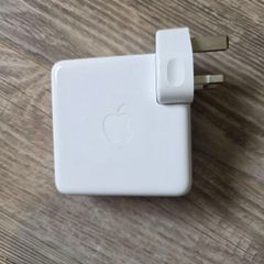 APPLE 96 W USB Type-C Power Adapter