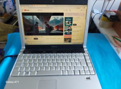 DELL XPS M1330, Windows 7, Intel Core 2 Duo CPU T8100, 2.1GHz, 4GB Ram, 300GB HDD, Chrome, VLC etc, A true Blast from the Past