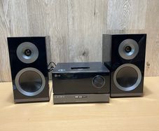 LG Micro Hi-Fi Sytem XA146 with Speakers - CD, Radio, Ipod, USB - Tested Working