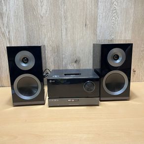 LG Micro Hi-Fi Sytem XA146 with Speakers - CD, Radio, Ipod, USB - Tested Working