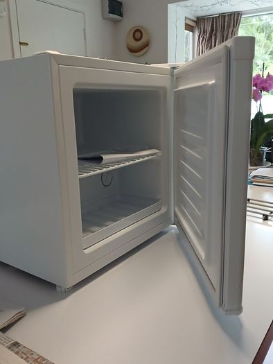 Power Point Mini Fridge or Freezer