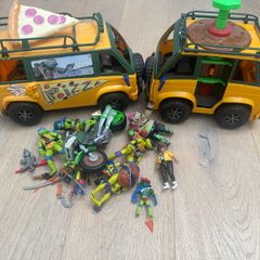 Teenage Mutant Ninja Turtles bundle - 2 vans, figures and accessories