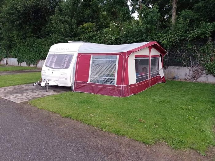 Avondale Dart 556-6 berth Caravan with Full awning.