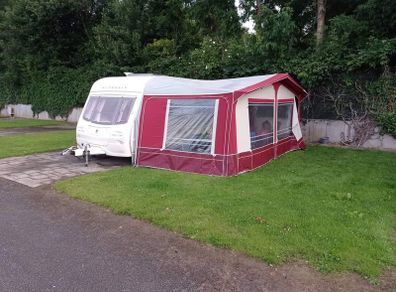 Avondale Dart 556-6 berth Caravan with Full awning.