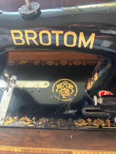 Antique Brotom Sewing machine. (Hand) 100 yrs