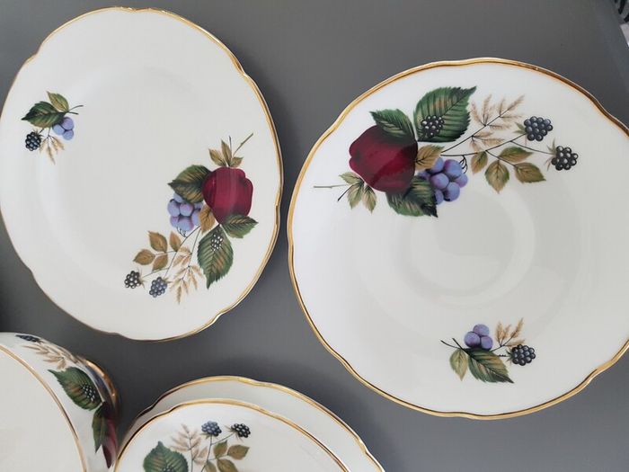 Royal Grafton Tea Cups Saucers Side plates Sugar bowl