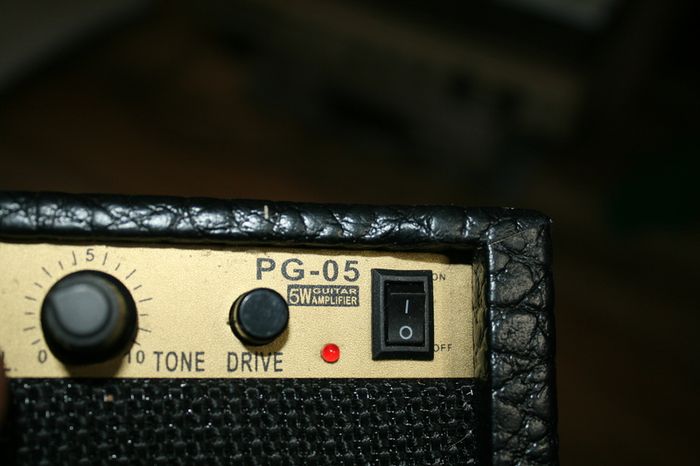 MC PG-05 5W Electric Guitar Amp Portable Amplifier Speaker with Volume Tone Control