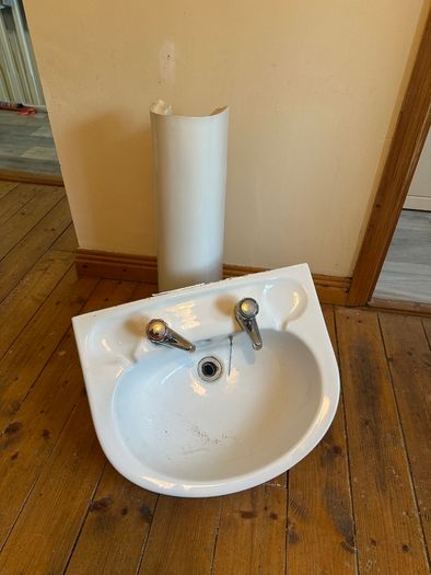 Pedestal basin with taps