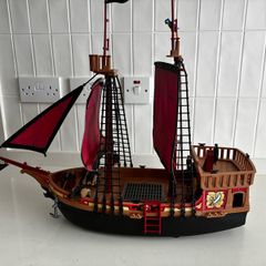 playmobil pirate ship with accessories