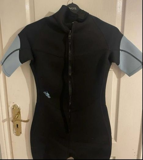 wetsuit shorty size 14