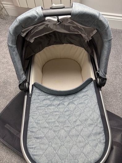 Uppababy Vista bassinet, toddler seat, footmuff and buggy board