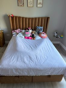 King size bed