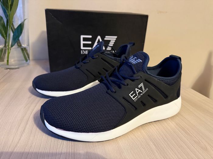 Emporio Armani EA7 Minimal Running U Trainers UK10