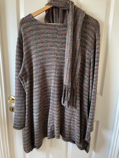 Size 16/18 Italian long tunic and matching scarf