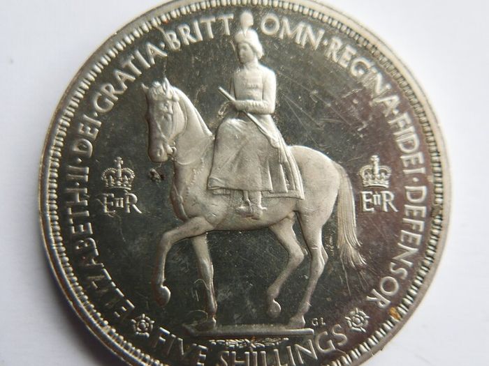 1953 Queen Elizabeth II Coronation Crown Royal Mint 5 Shilling Commemorative Coin