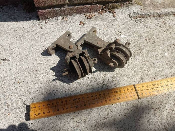 pair of double pulleys