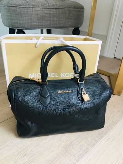 NEW Large Black Michael Kors Handbag WORTH 350 with gift bag