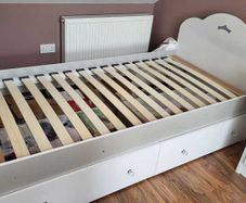 girls single bed frame (no mattress) two drawers