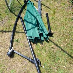 Overhanging parasol
