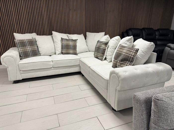 Massive Sale On Brand New Sofas. Multiple Stylist Options Available. Recliner,non Recliner, Leather And Fabric Couches