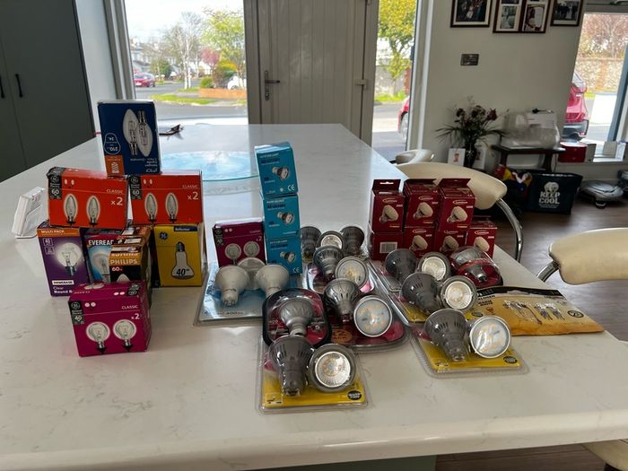 High Quality light bulbs Bundle   LED   GU 10. Candle and more . All new