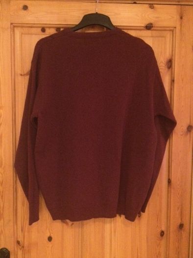 Mens jumper. Size Medium. Wine. New