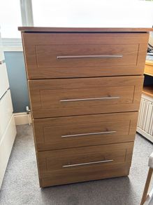 chest of drawers