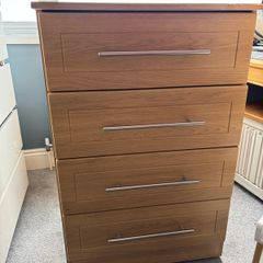 chest of drawers