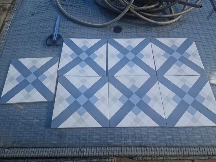 Blue patterned tiles 20 x 20cm