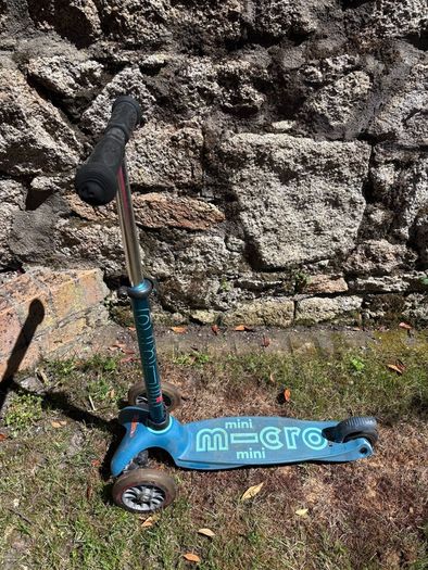 Kids Micro Mini scooter (blue) with removable parent steering handle