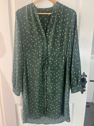 10 euro Selection of new and designer summer Dresses in sizes 10 / 12 to clear
