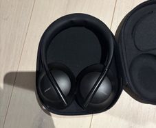 Bose Noise Cancelling Headphones 700 Black With Case