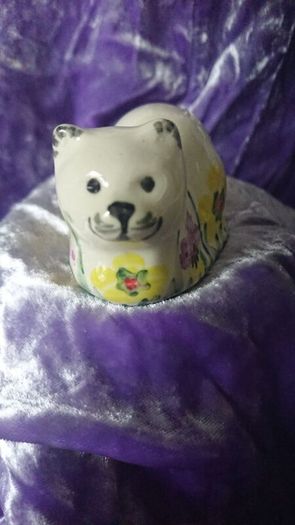 Cat figurine