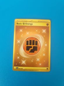 Basic Fighting Energy Gold Holo Rare Pokemon Card from Scarlet & Violet