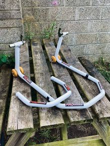 Moto stand