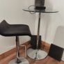 Glass round table with swivel chair Image 2