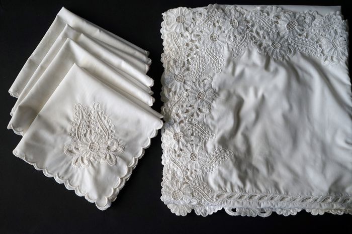 Vintage tablecloth and napkins