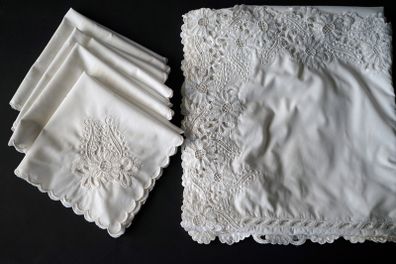 Vintage tablecloth and napkins