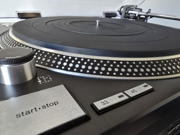 The Technics Sb-e100 Se-a5 Su-a6  Sl-1210 Mk2