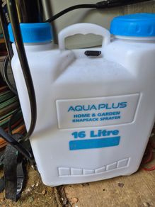 Knapsack sprayer