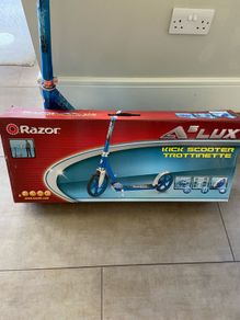 Razor A5 Lux scooter foldable with stand