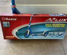 Razor A5 Lux scooter foldable with stand