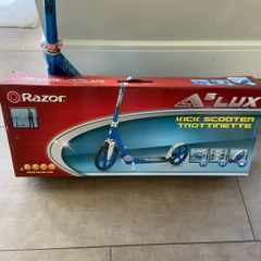 Razor A5 Lux scooter foldable with stand