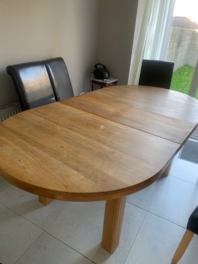 Solid extendable oak table- very good in