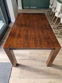 Dining Room Table & 6 Chairs