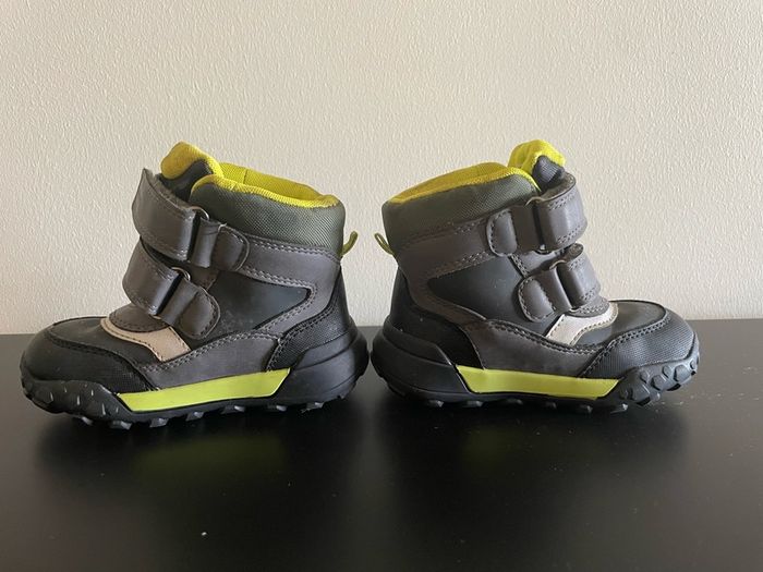 kids boots size 23