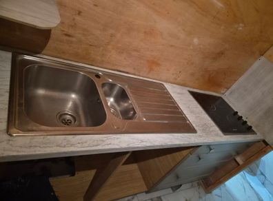 Metal kitchen sink