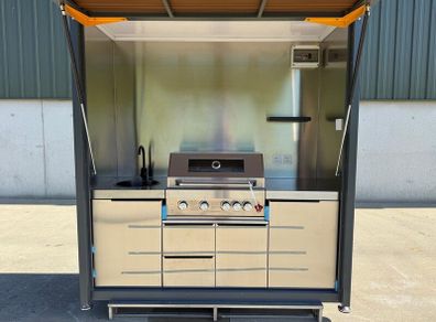 Outdoor Kitchen/ BBQ