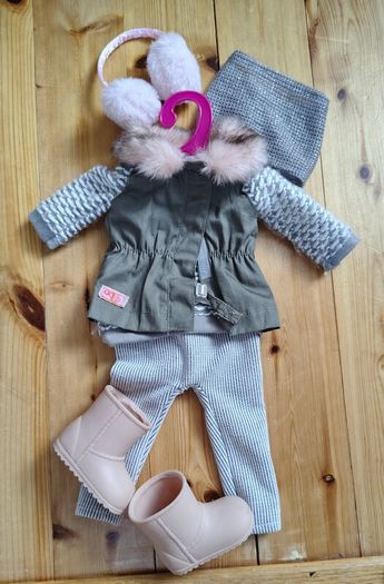 Our Generation Wardrobe & over 10 complete outfits - LIKE NEW