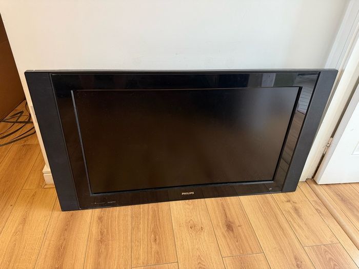 Philips TV 42 big size